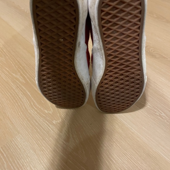Red vans - Picture 5 of 5